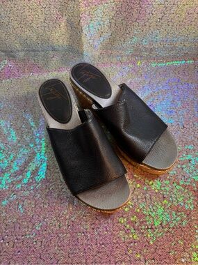 MUST BUNDLE THREE FIVE DOLLAR ITEMS Latigo Women's Black Slide Sandals